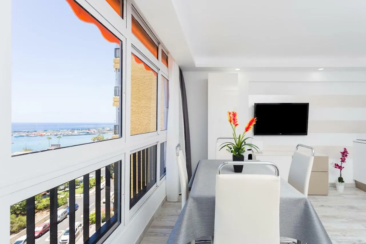 63 Los Cristianos First Sea Line, Parking, Wi Fi location